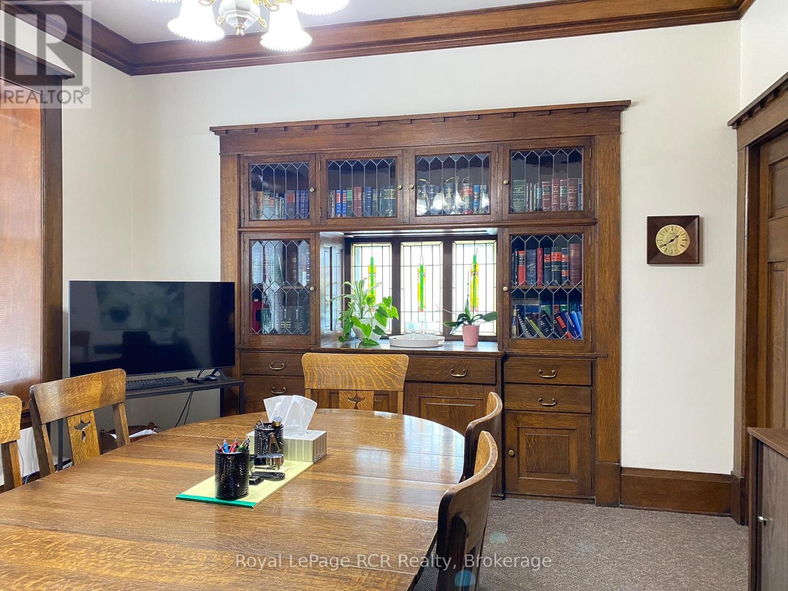 












MAIN FLOOR - 912 2ND AVENUE W

,
Owen Sound,




Ontario
N4K4M7

