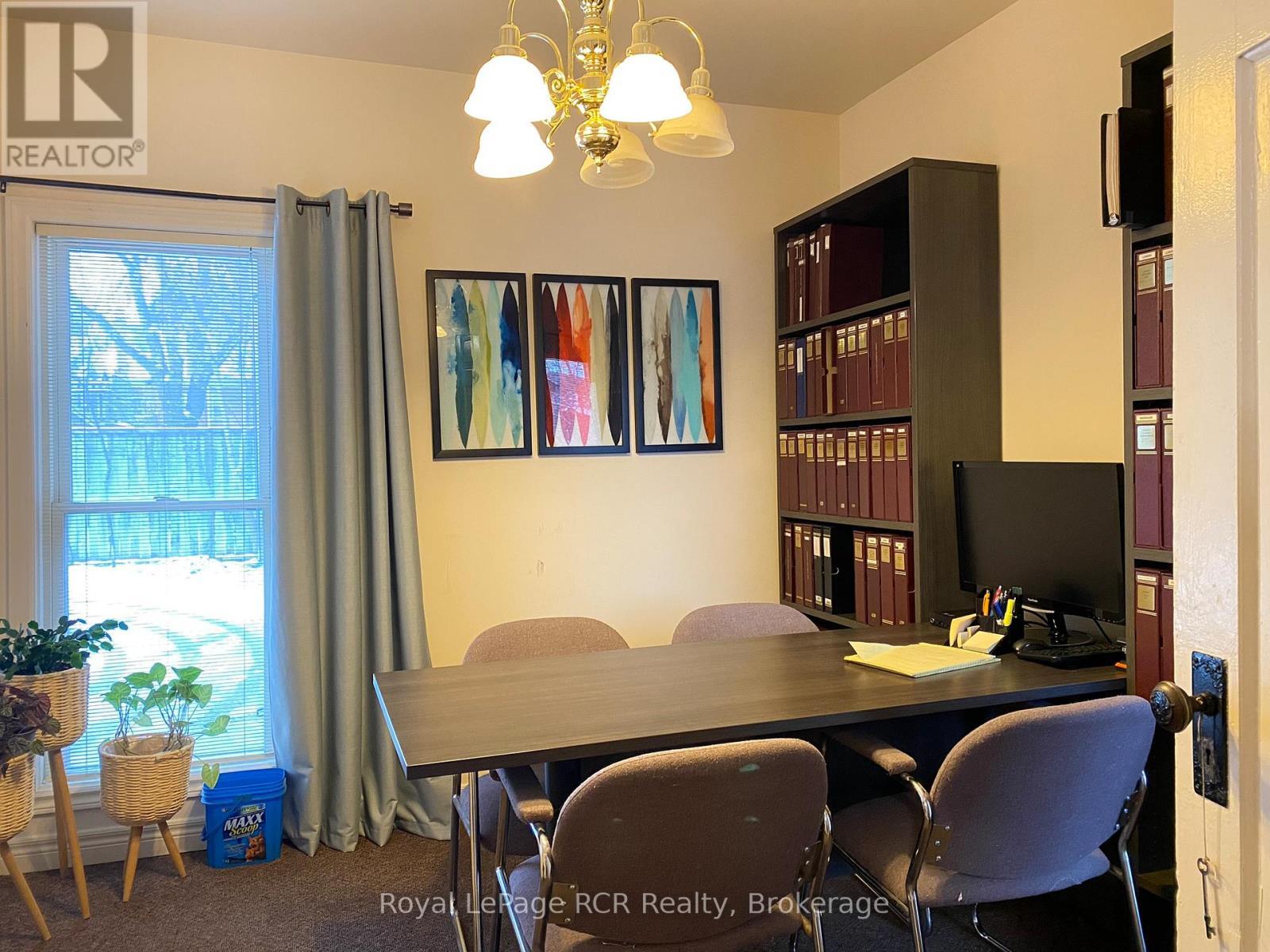 












MAIN FLOOR - 912 2ND AVENUE W

,
Owen Sound,




Ontario
N4K4M7

