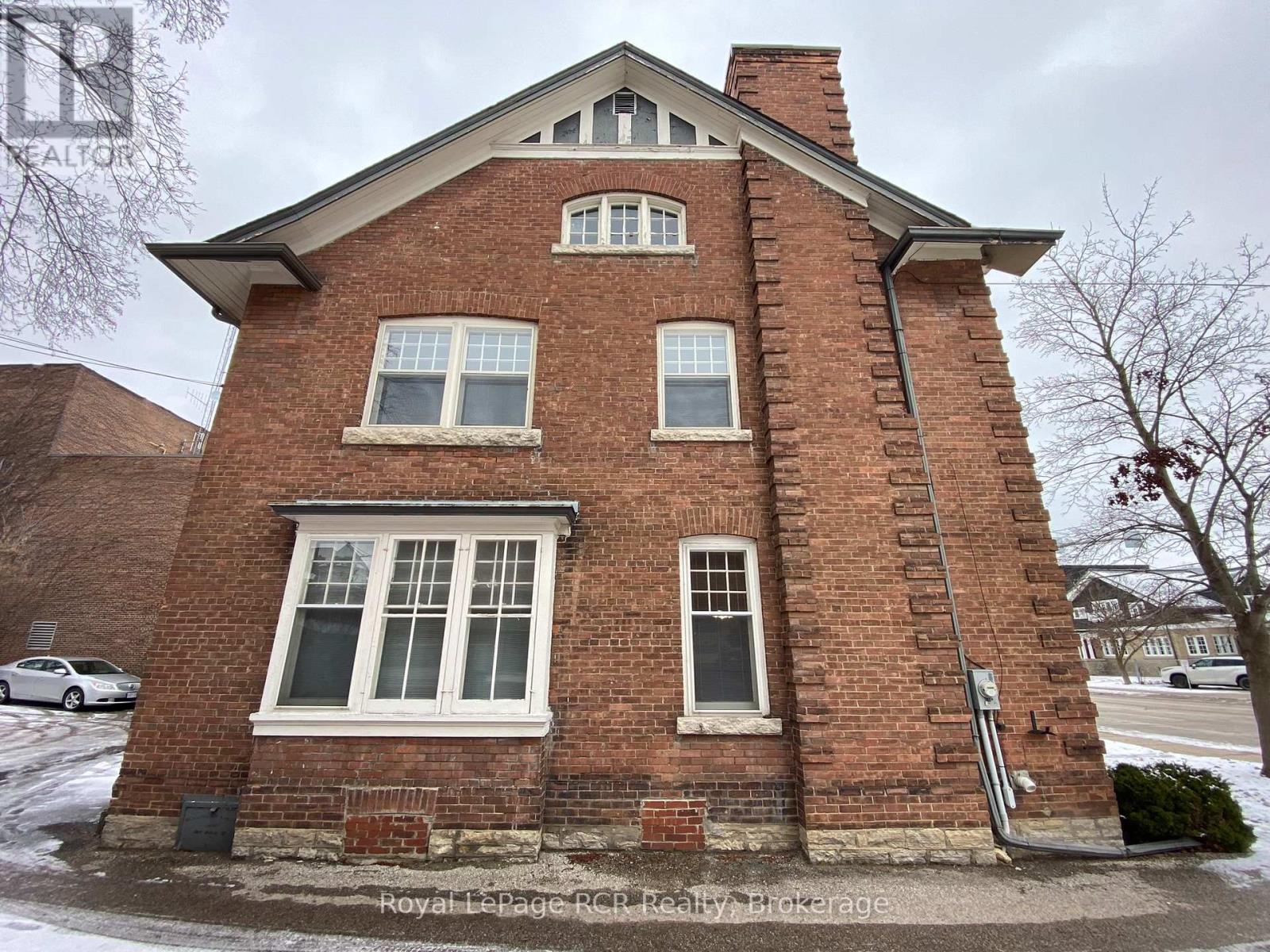 












MAIN FLOOR - 912 2ND AVENUE W

,
Owen Sound,




Ontario
N4K4M7

