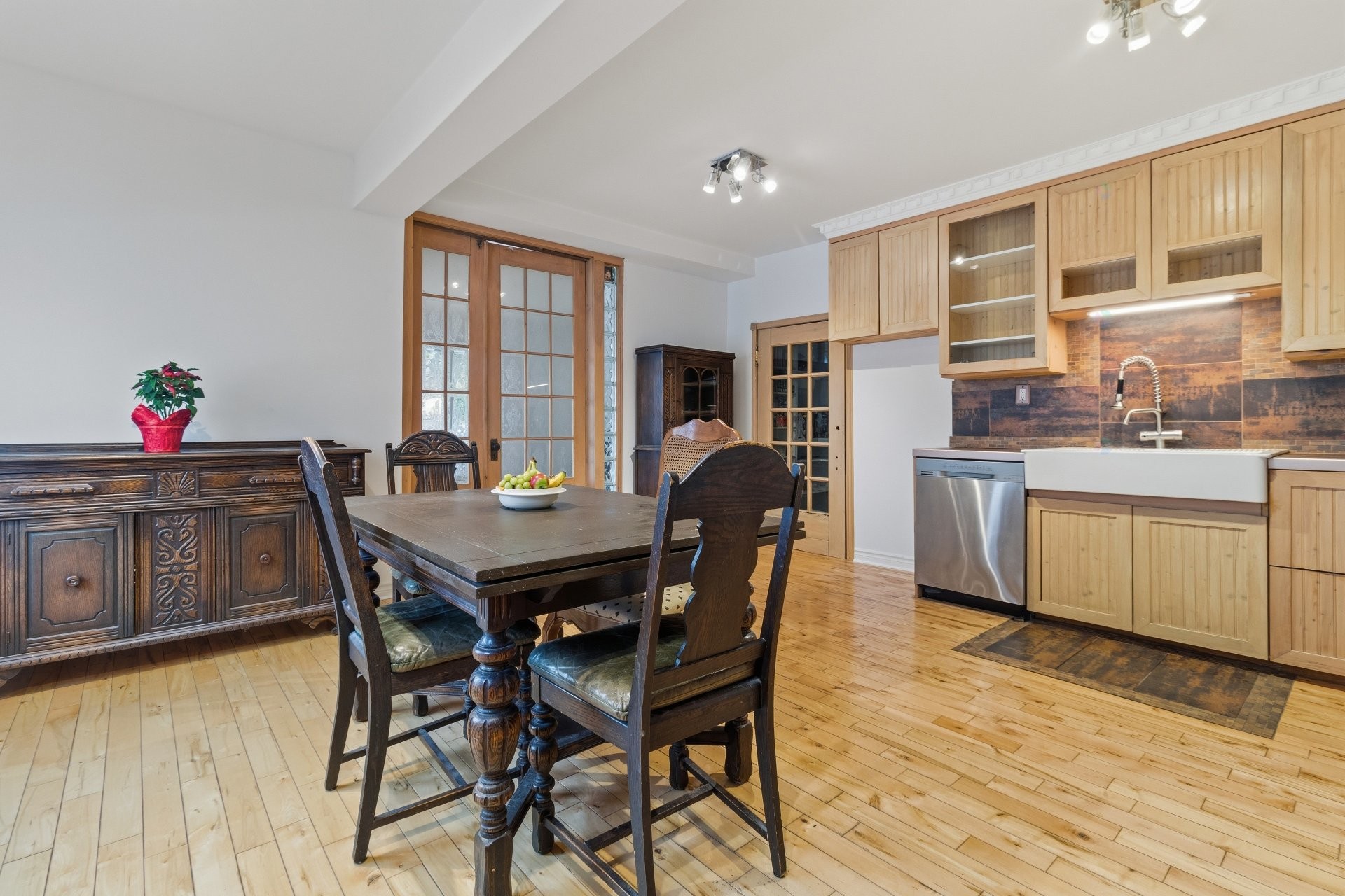 









90


Av. Jolicoeur

,
Montréal (Lachine),




QC
H8R1P6

