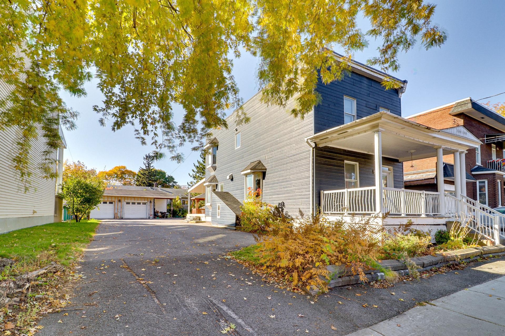 









90


Av. Jolicoeur

,
Montréal (Lachine),




QC
H8R1P6

