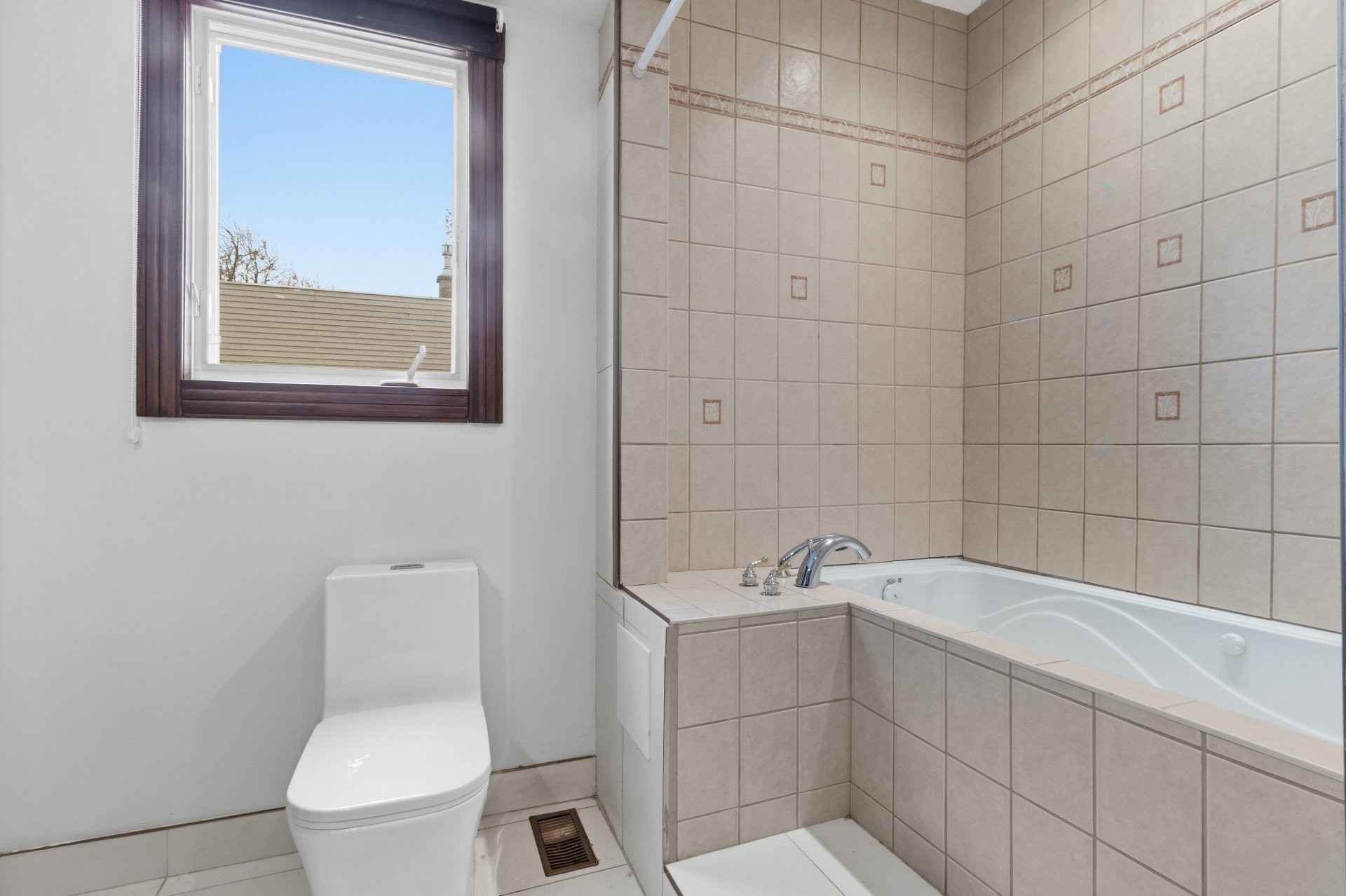









90


Av. Jolicoeur

,
Montréal (Lachine),




QC
H8R1P6

