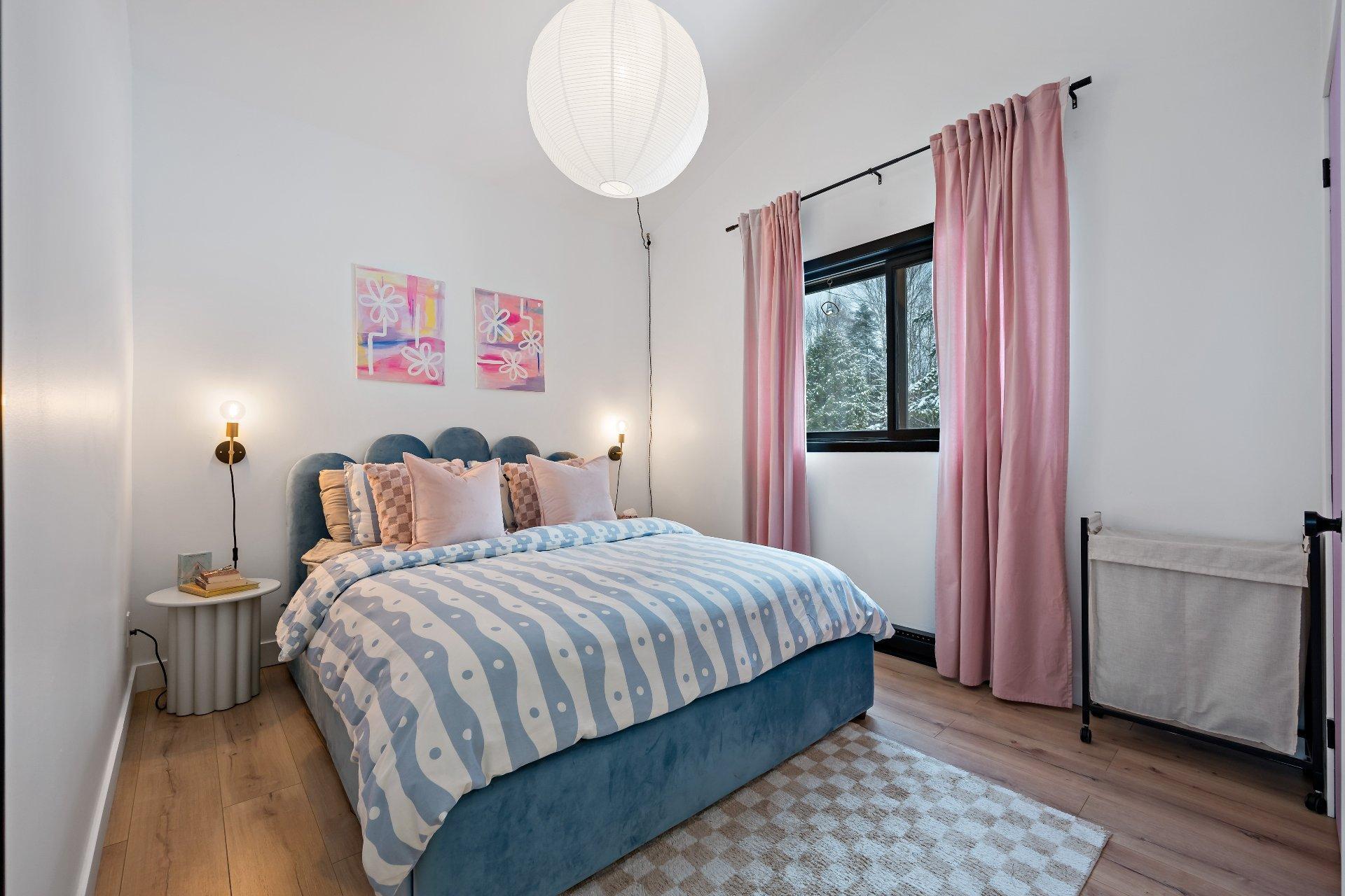 









1381Z

 - 1383Z


Rue Trudel

,
Mont-Tremblant,




QC
J8E2L4

