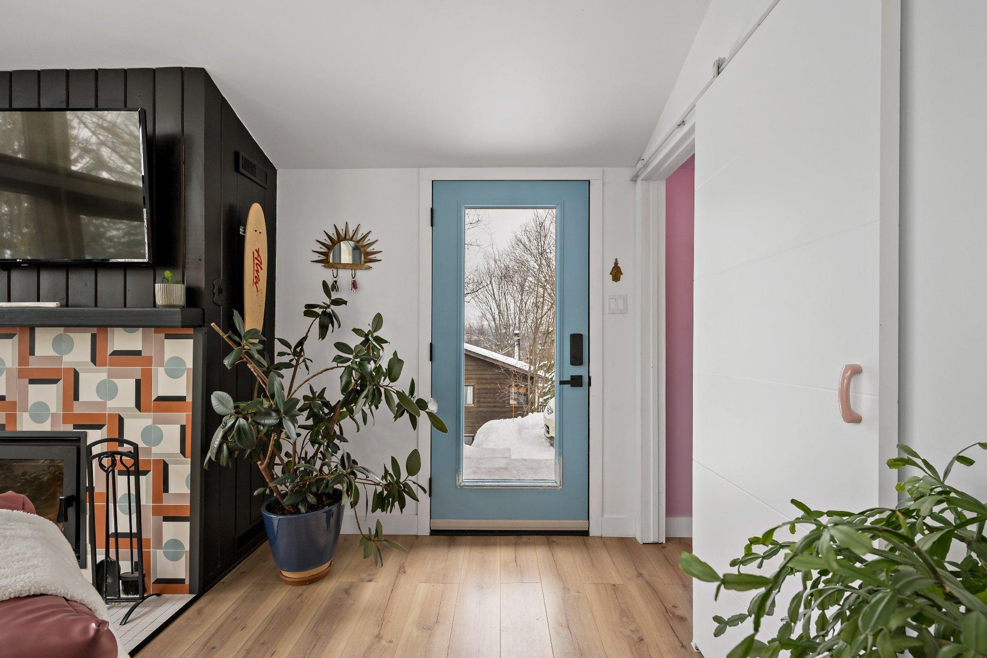 









1381Z

 - 1383Z


Rue Trudel

,
Mont-Tremblant,




QC
J8E2L4

