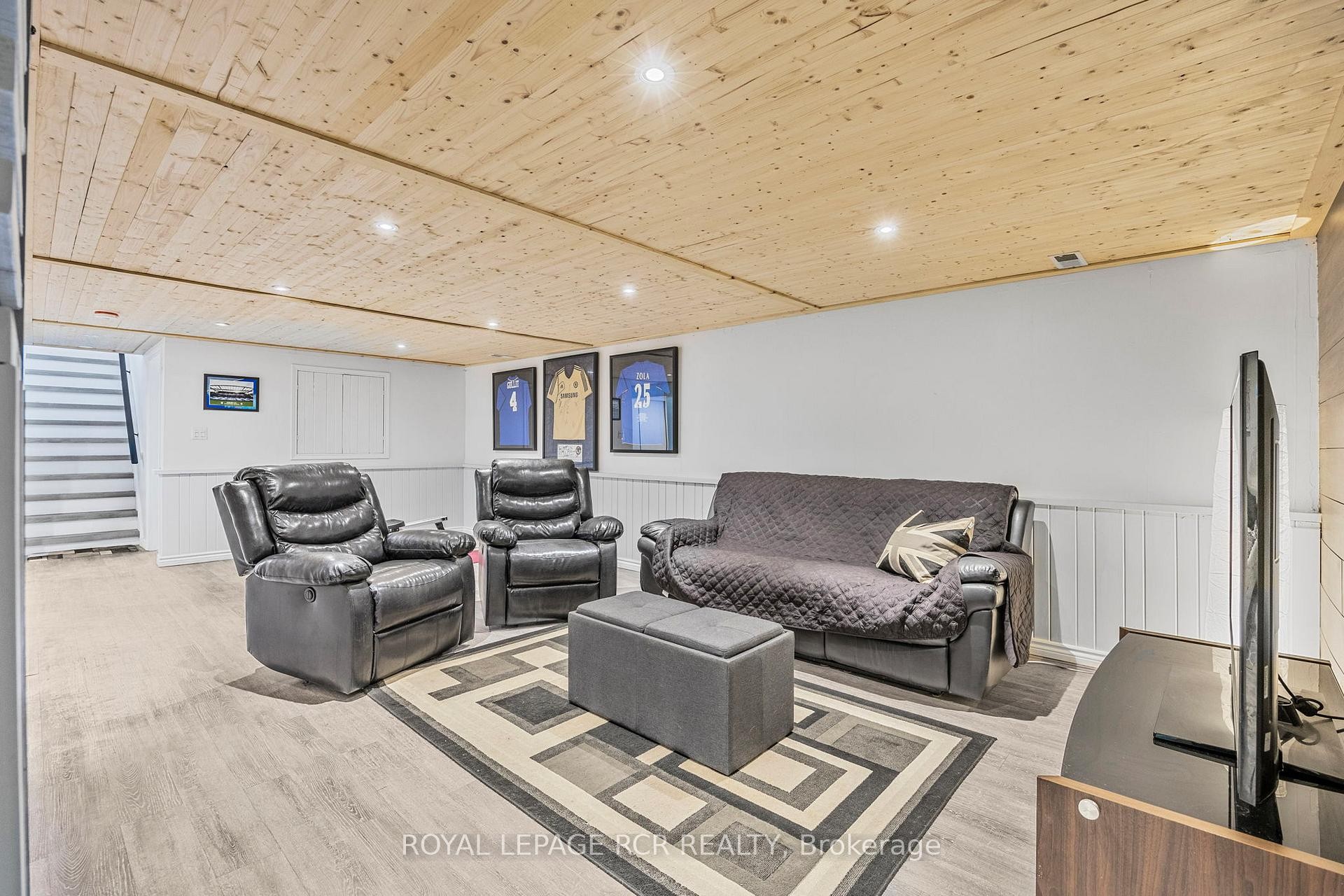 









61


William

Street East,
Caledon,




ON
L7K 1N7

