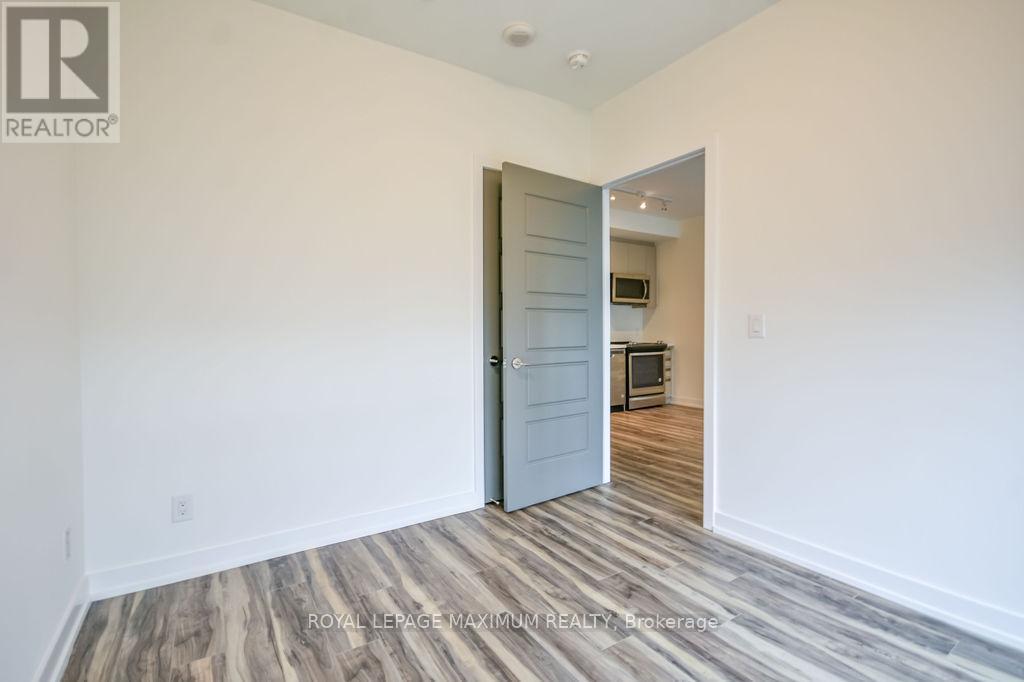 












B417 - 271 SEA RAY AVENUE

,
Innisfil,




Ontario
L9S0J4

