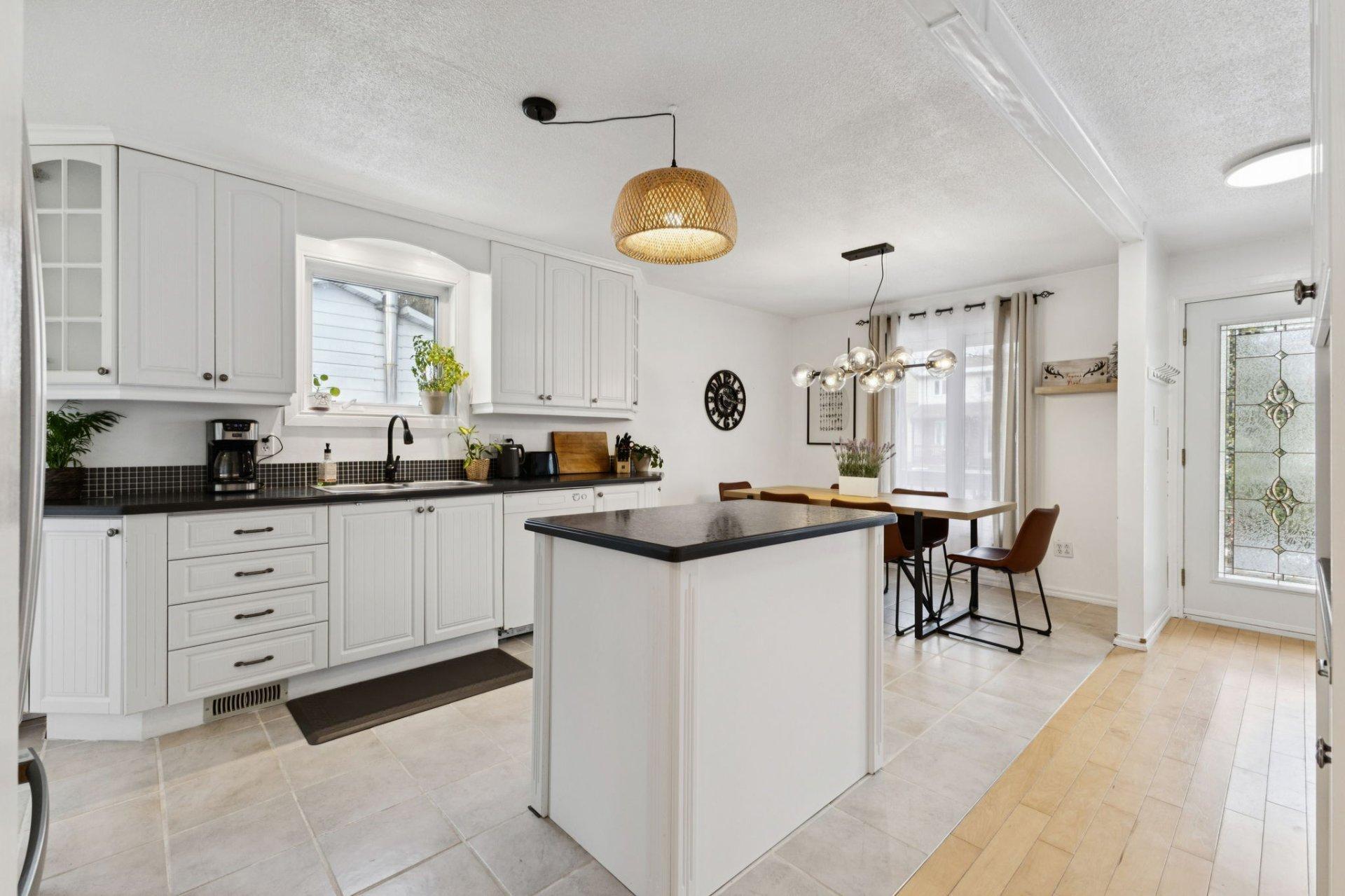 









278


Rue R.-Rollin

,
Gatineau (Gatineau),




QC
J8R1C5

