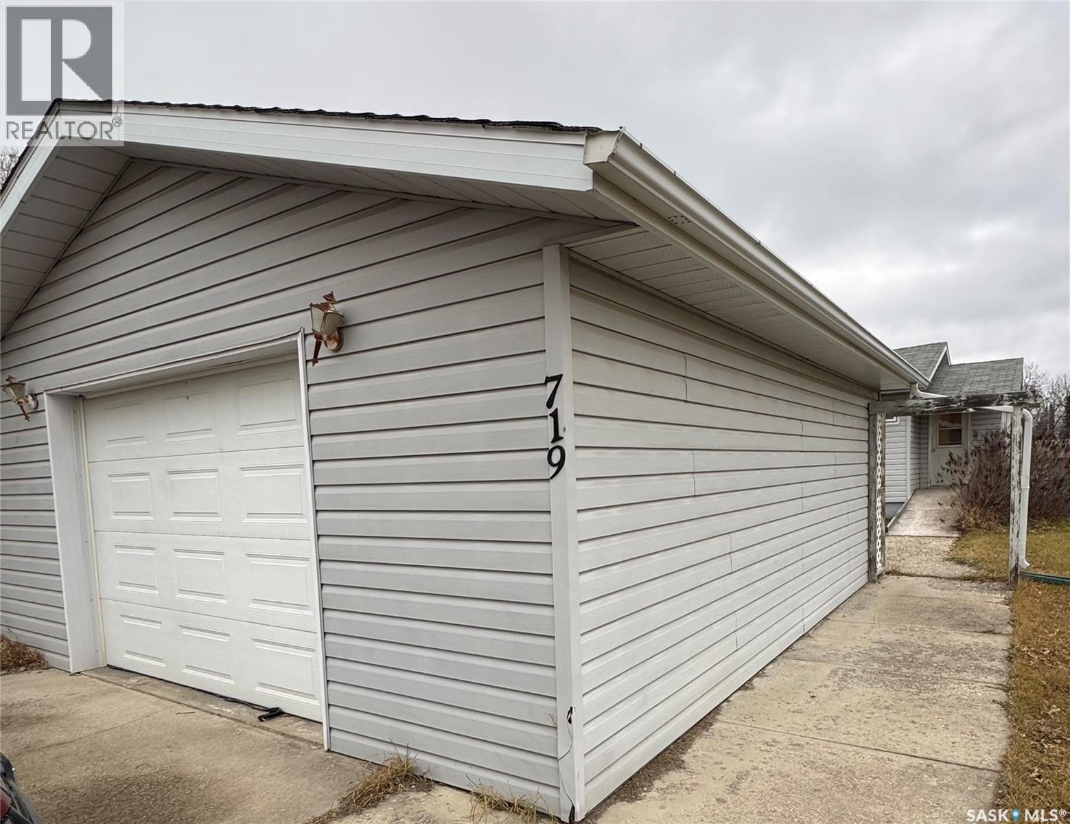 












719 Donald STREET

,
Hudson Bay,




Saskatchewan
S0E0Y0

