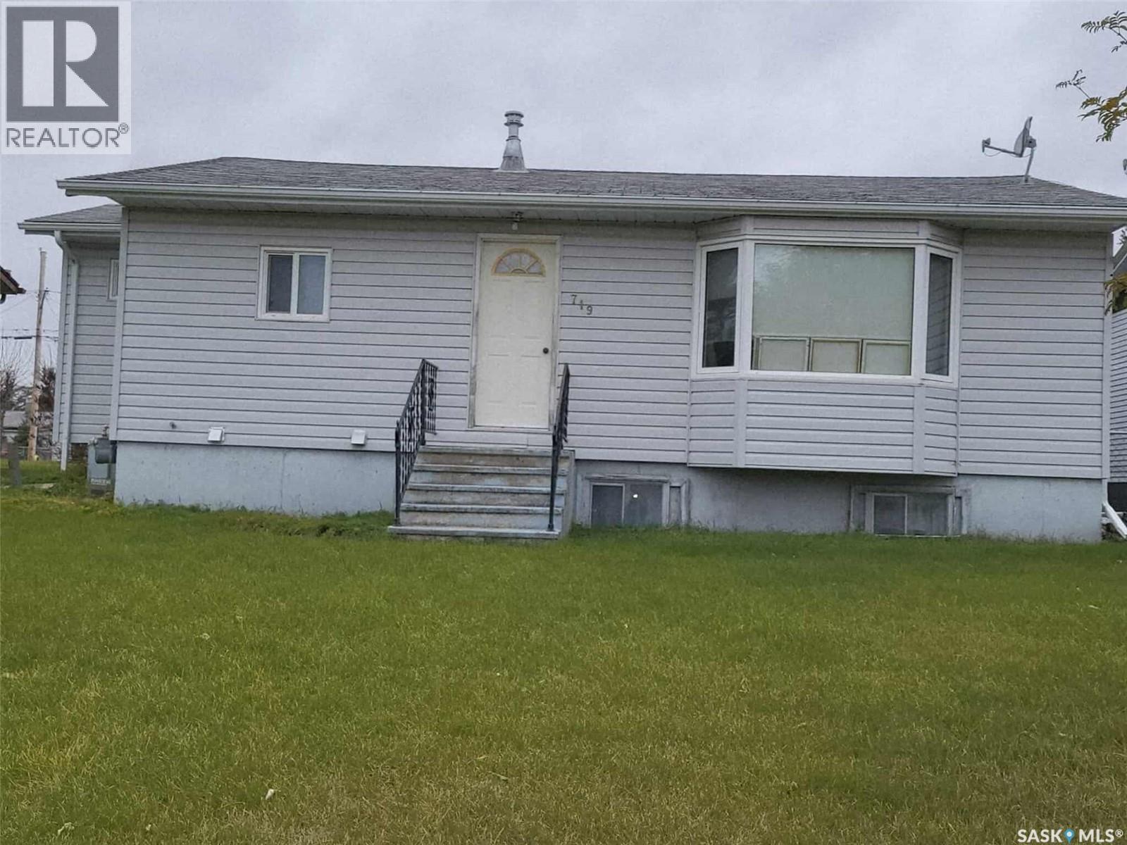 












719 Donald STREET

,
Hudson Bay,




Saskatchewan
S0E0Y0

