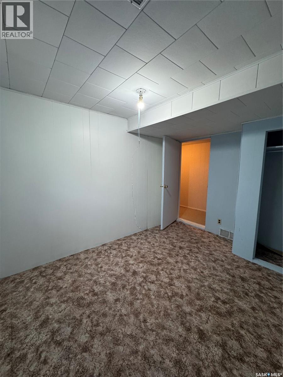 












719 Donald STREET

,
Hudson Bay,




Saskatchewan
S0E0Y0

