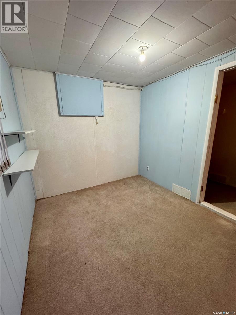 












719 Donald STREET

,
Hudson Bay,




Saskatchewan
S0E0Y0

