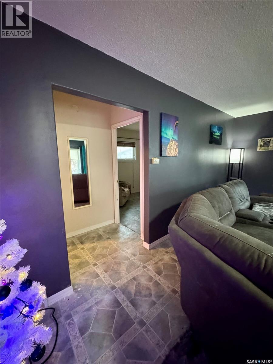 












719 Donald STREET

,
Hudson Bay,




Saskatchewan
S0E0Y0

