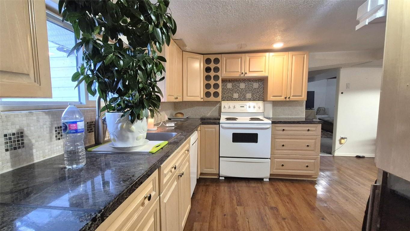 









5177


Trans Canada

Highway,
Tappen,




BC
V0E 2X3

