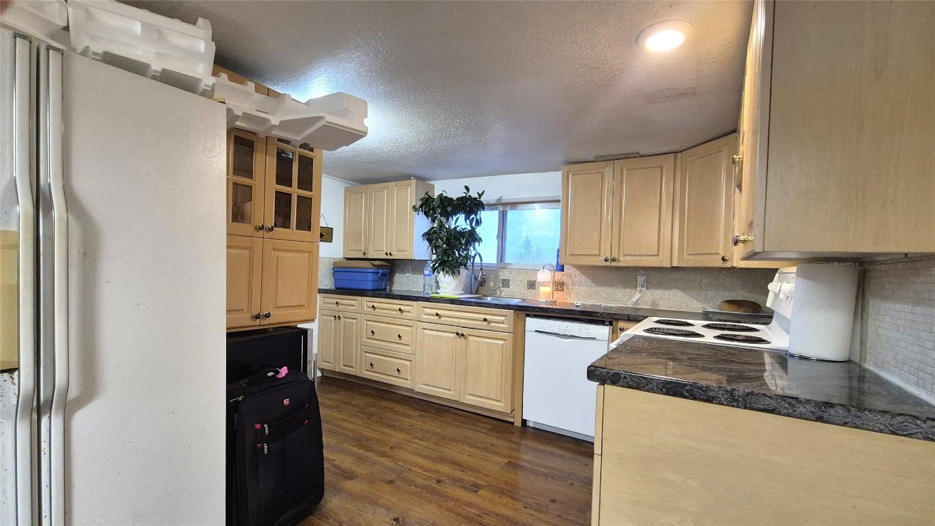 









5177


Trans Canada

Highway,
Tappen,




BC
V0E 2X3

