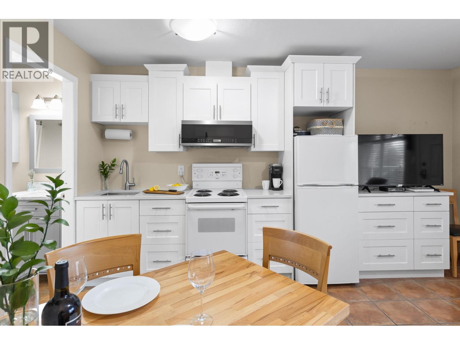 












7310 Main Street Unit# 207

,
Osoyoos,







British Columbia
V0H1V0

