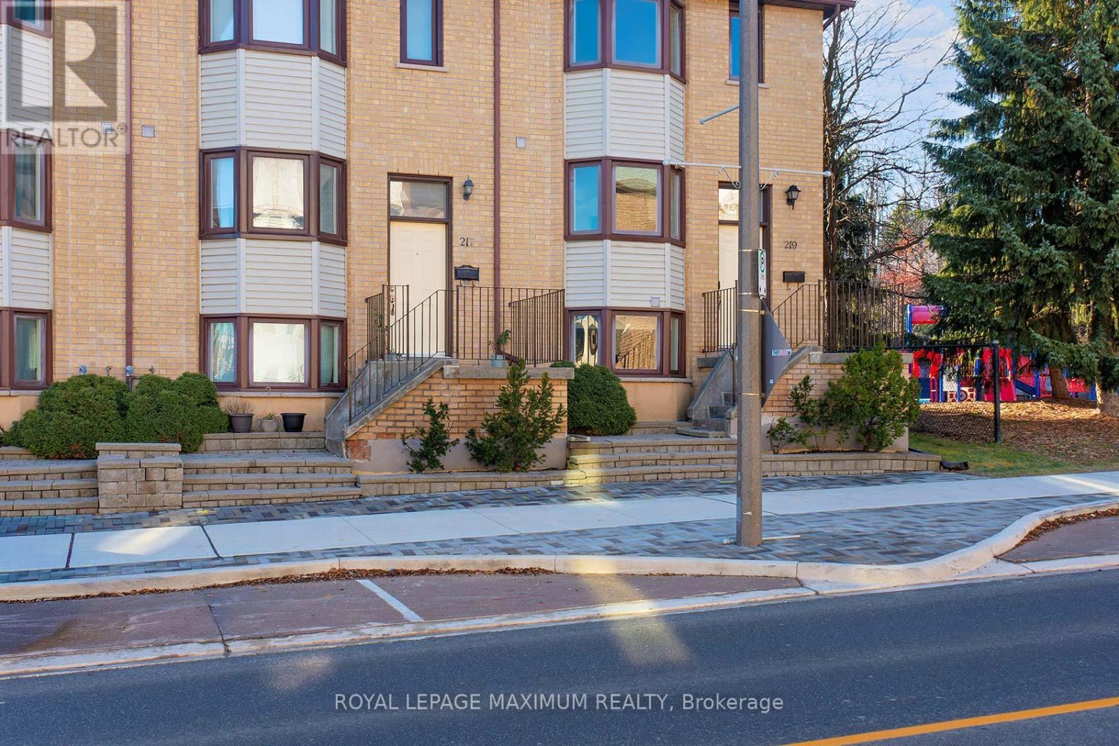 












1 - 217 WOODBRIDGE AVENUE

,
Vaughan,




Ontario
L4L2T1

