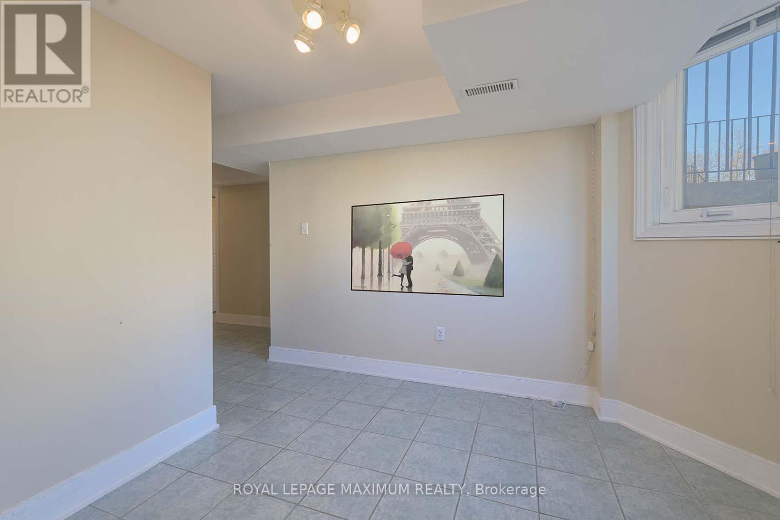 












1 - 217 WOODBRIDGE AVENUE

,
Vaughan,




Ontario
L4L2T1

