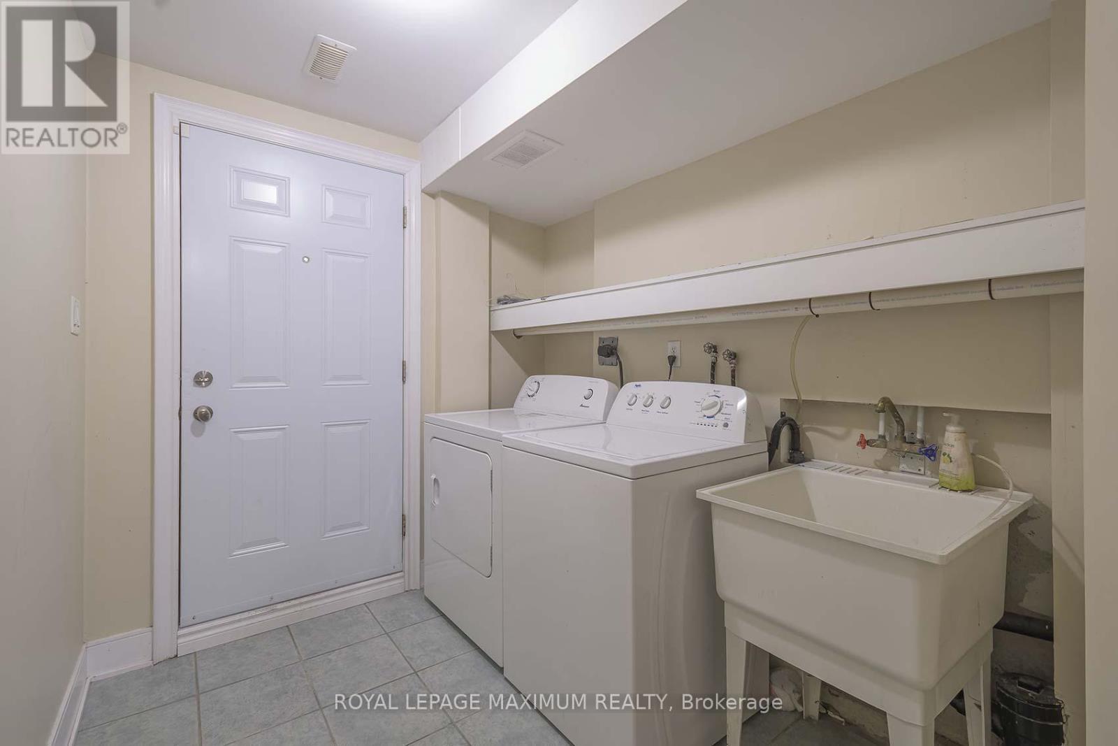 












1 - 217 WOODBRIDGE AVENUE

,
Vaughan,




Ontario
L4L2T1

