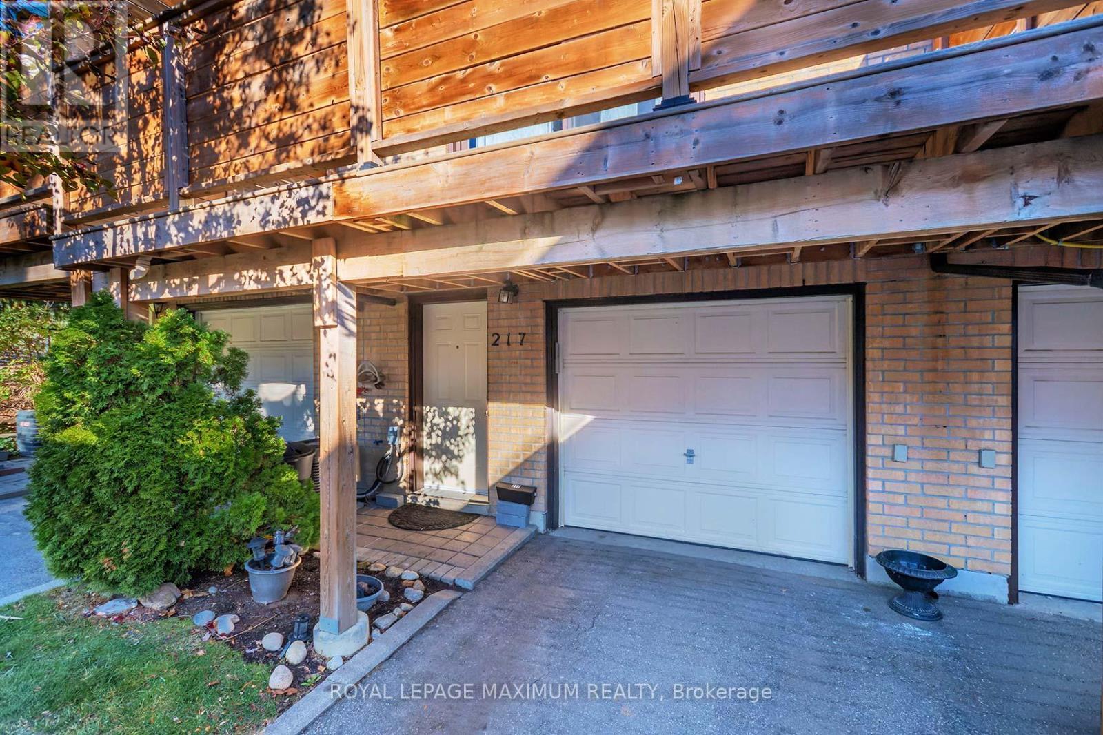 












1 - 217 WOODBRIDGE AVENUE

,
Vaughan,




Ontario
L4L2T1

