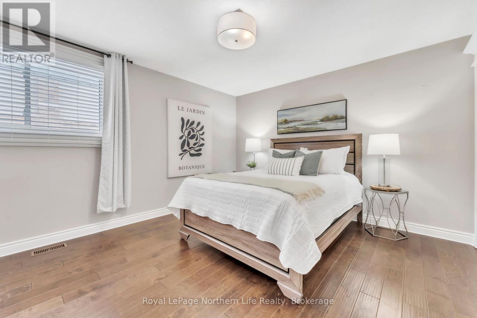 












310 SURREY DRIVE

,
North Bay (Airport),




Ontario
P1C1E3

