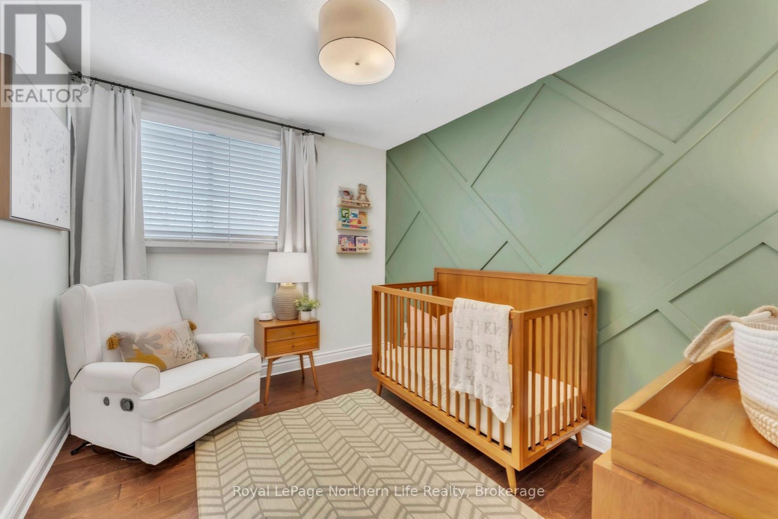 












310 SURREY DRIVE

,
North Bay (Airport),




Ontario
P1C1E3

