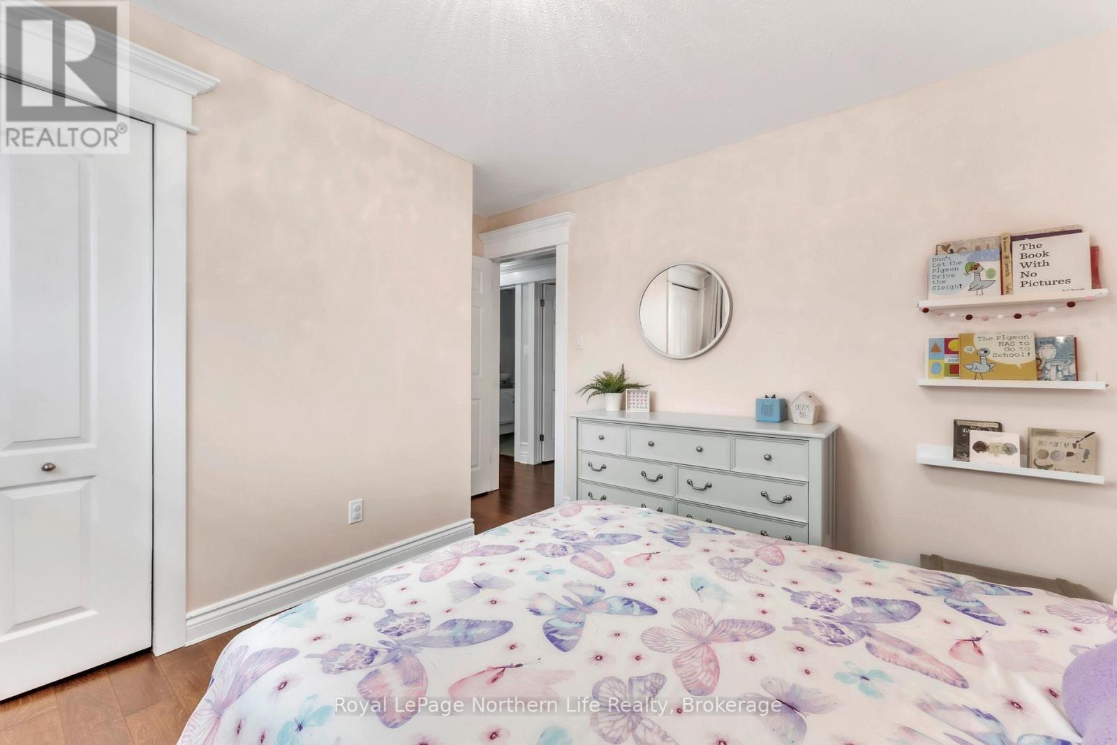 












310 SURREY DRIVE

,
North Bay (Airport),




Ontario
P1C1E3

