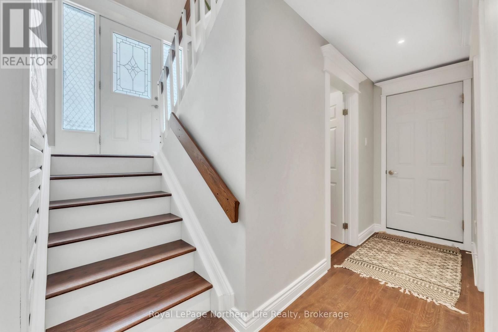 












310 SURREY DRIVE

,
North Bay (Airport),




Ontario
P1C1E3

