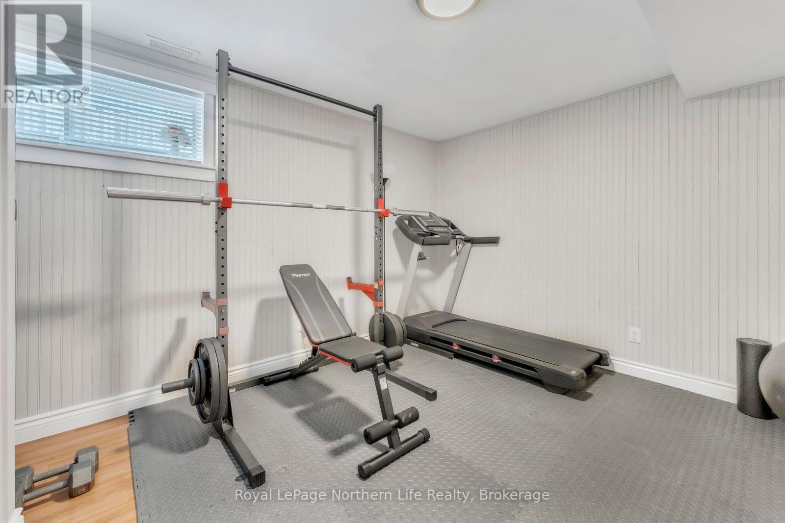 












310 SURREY DRIVE

,
North Bay (Airport),




Ontario
P1C1E3

