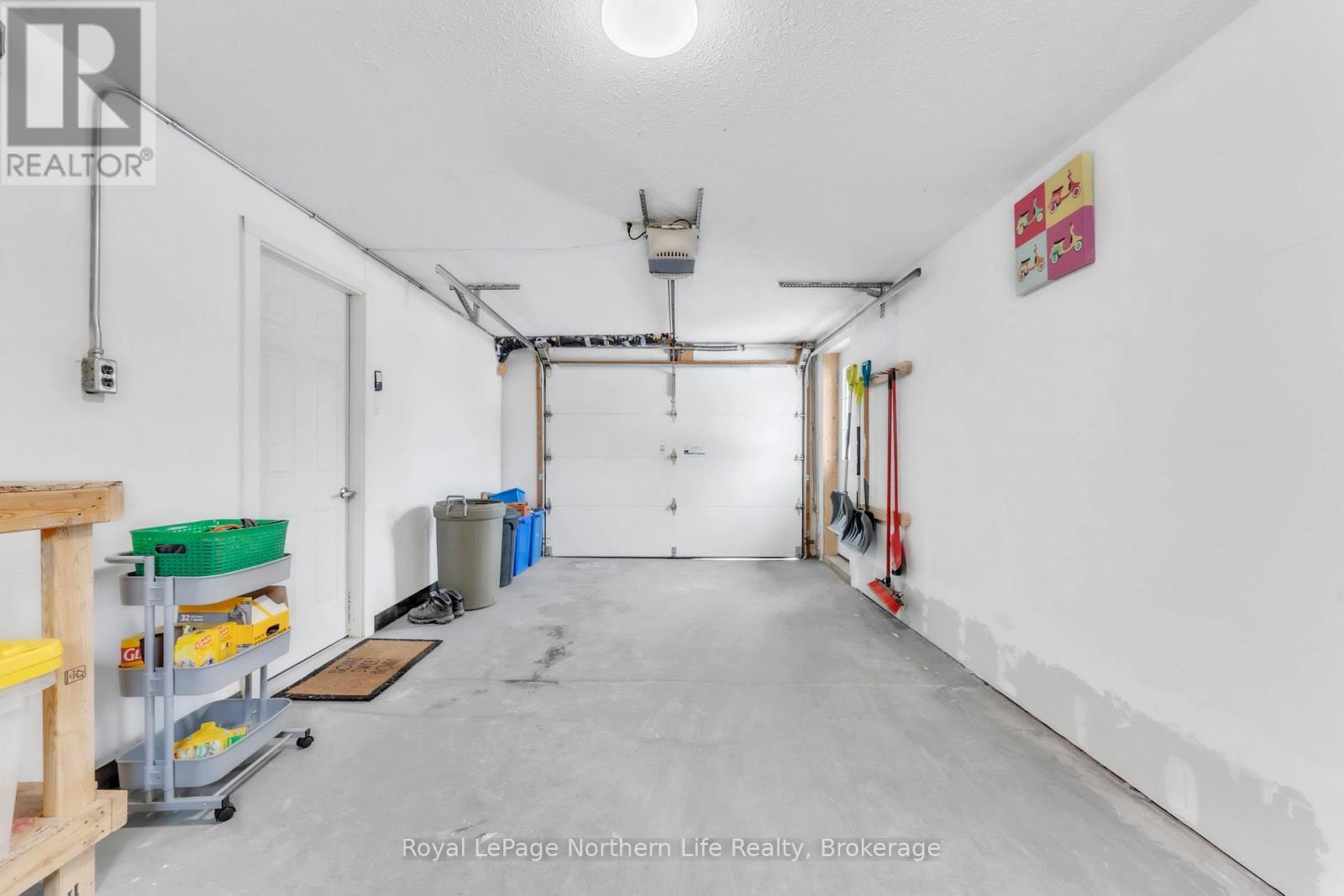 












310 SURREY DRIVE

,
North Bay (Airport),




Ontario
P1C1E3

