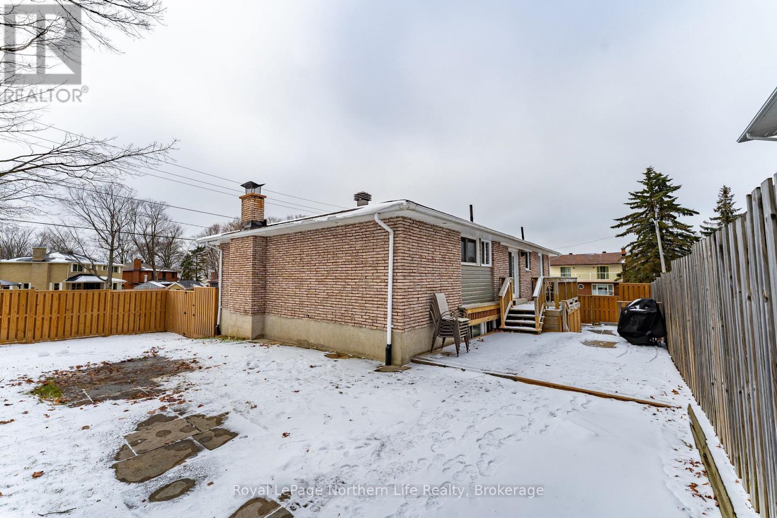 












310 SURREY DRIVE

,
North Bay (Airport),




Ontario
P1C1E3

