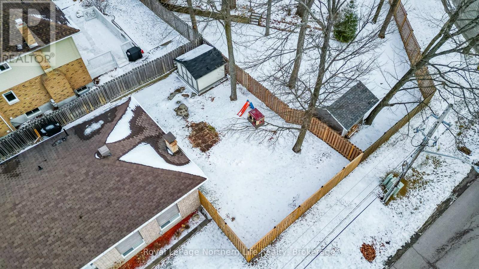 












310 SURREY DRIVE

,
North Bay (Airport),




Ontario
P1C1E3

