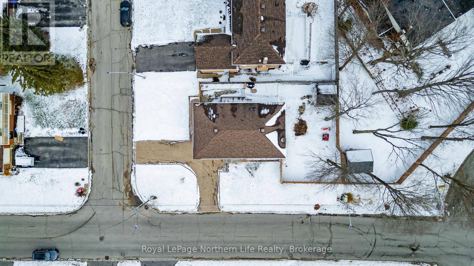 












310 SURREY DRIVE

,
North Bay (Airport),




Ontario
P1C1E3

