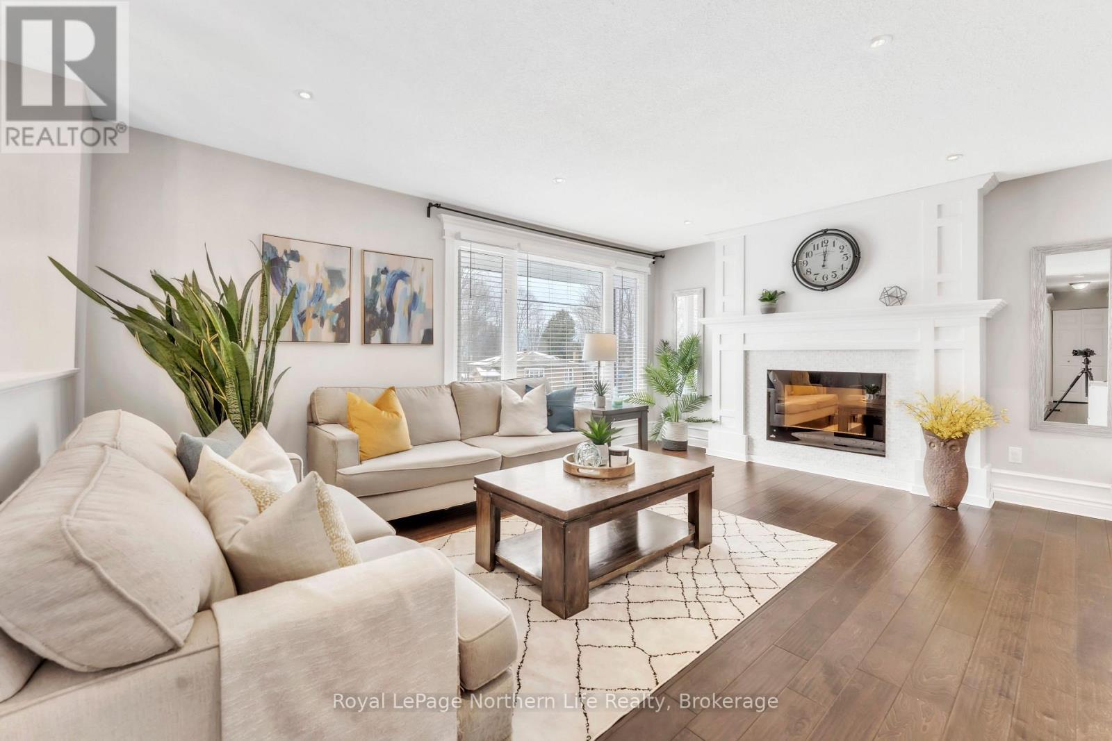 












310 SURREY DRIVE

,
North Bay (Airport),




Ontario
P1C1E3

