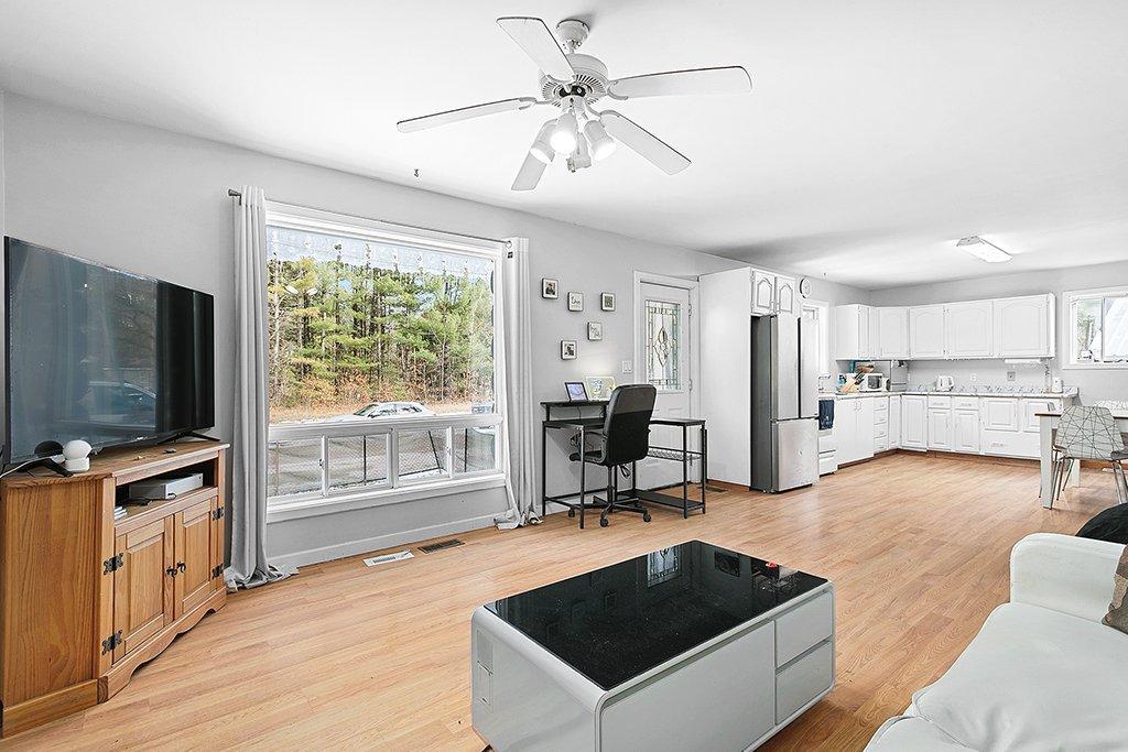 









6


Av. Fernbank

,
Bristol,




QC
J0X1G0

