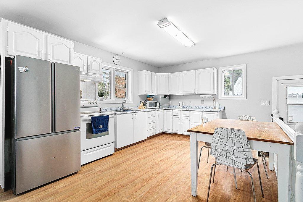 









6


Av. Fernbank

,
Bristol,




QC
J0X1G0

