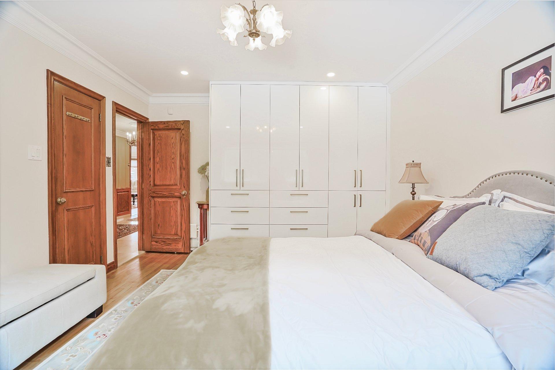 









3830

 - 3832


Rue De La Peltrie

,
Montréal (Côte-des-Neiges/Notre-Dame-de-Grâce),




QC
H3S1V3

