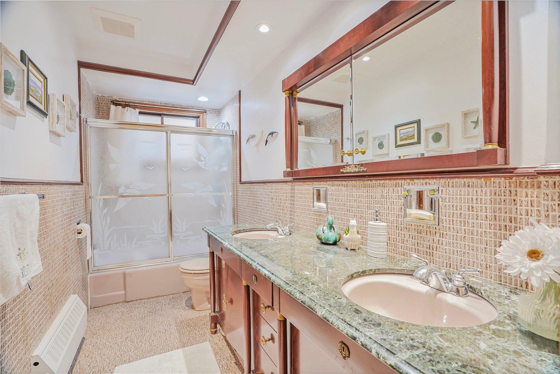 









3830

 - 3832


Rue De La Peltrie

,
Montréal (Côte-des-Neiges/Notre-Dame-de-Grâce),




QC
H3S1V3

