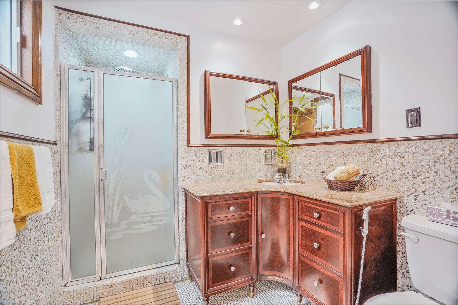 









3830

 - 3832


Rue De La Peltrie

,
Montréal (Côte-des-Neiges/Notre-Dame-de-Grâce),




QC
H3S1V3

