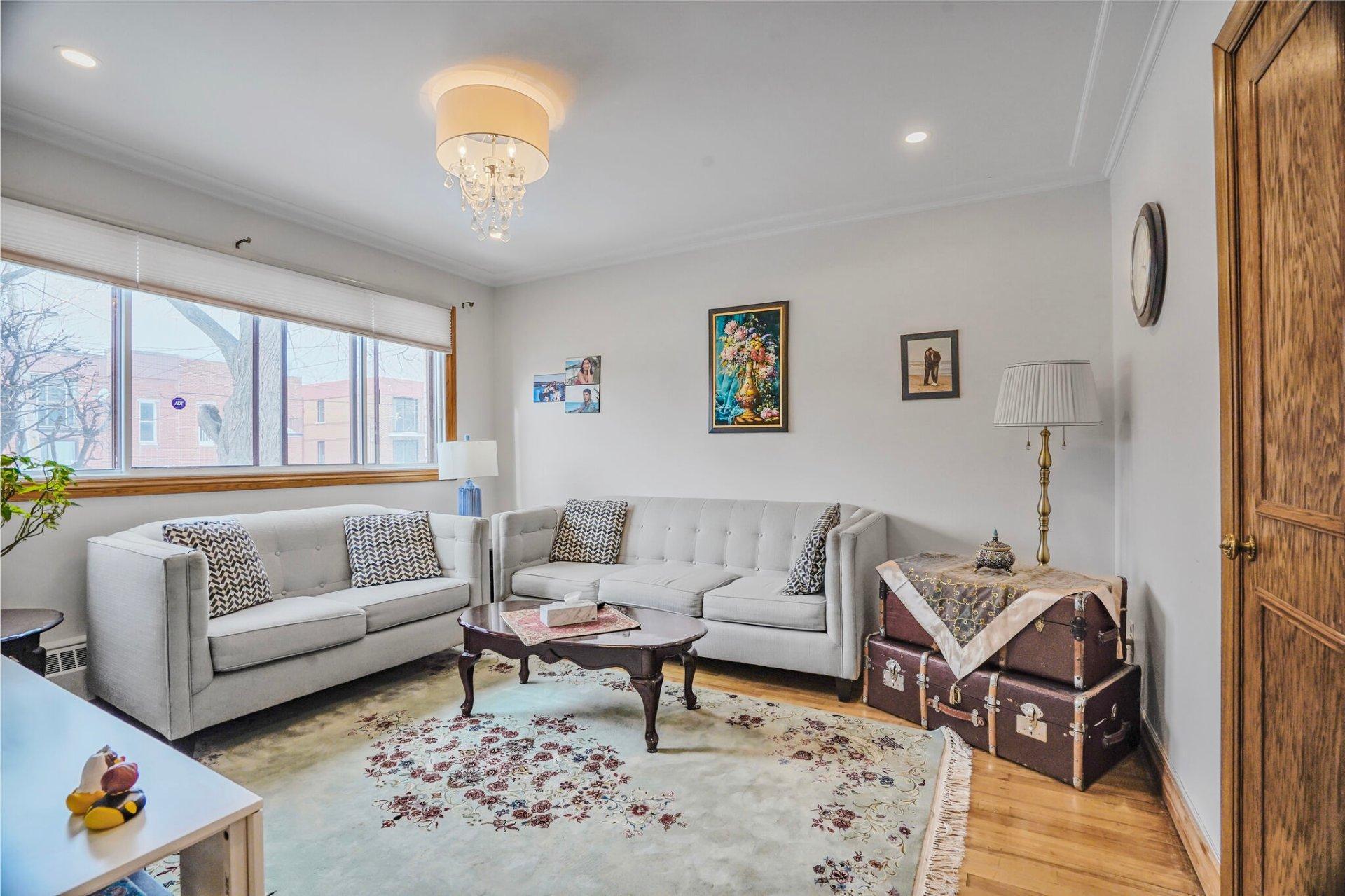 









3830

 - 3832


Rue De La Peltrie

,
Montréal (Côte-des-Neiges/Notre-Dame-de-Grâce),




QC
H3S1V3

