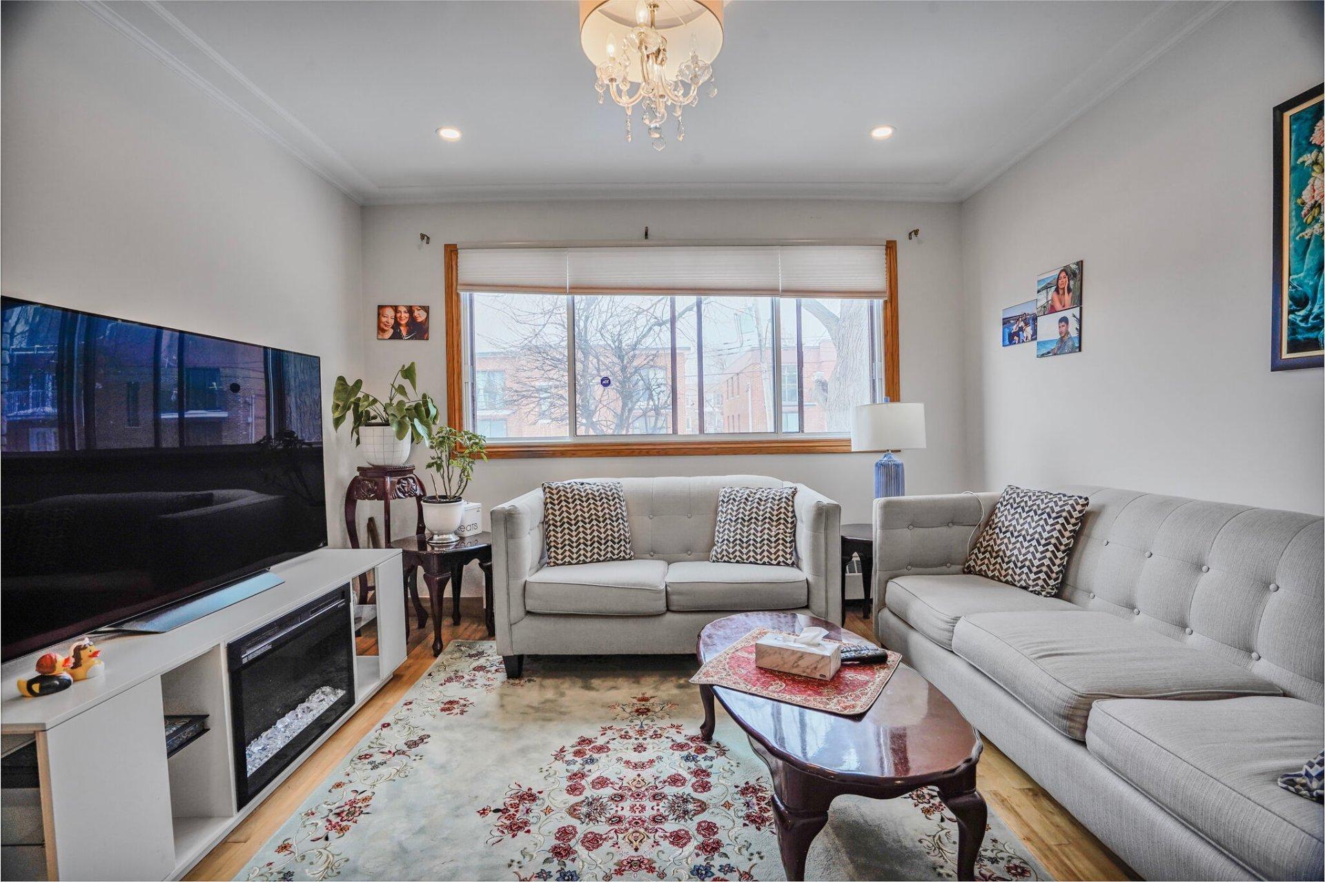 









3830

 - 3832


Rue De La Peltrie

,
Montréal (Côte-des-Neiges/Notre-Dame-de-Grâce),




QC
H3S1V3

