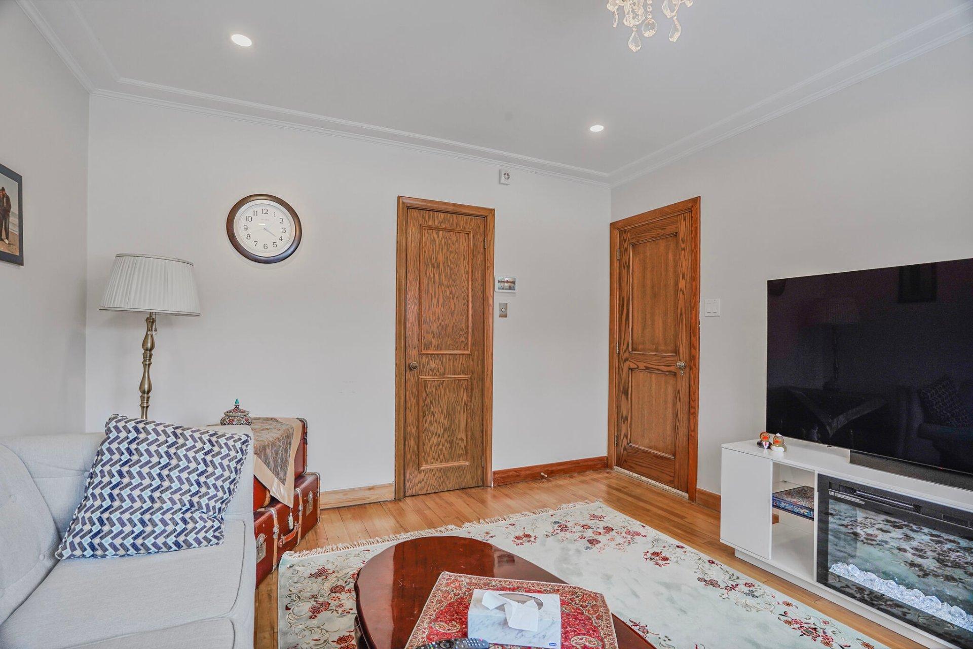 









3830

 - 3832


Rue De La Peltrie

,
Montréal (Côte-des-Neiges/Notre-Dame-de-Grâce),




QC
H3S1V3

