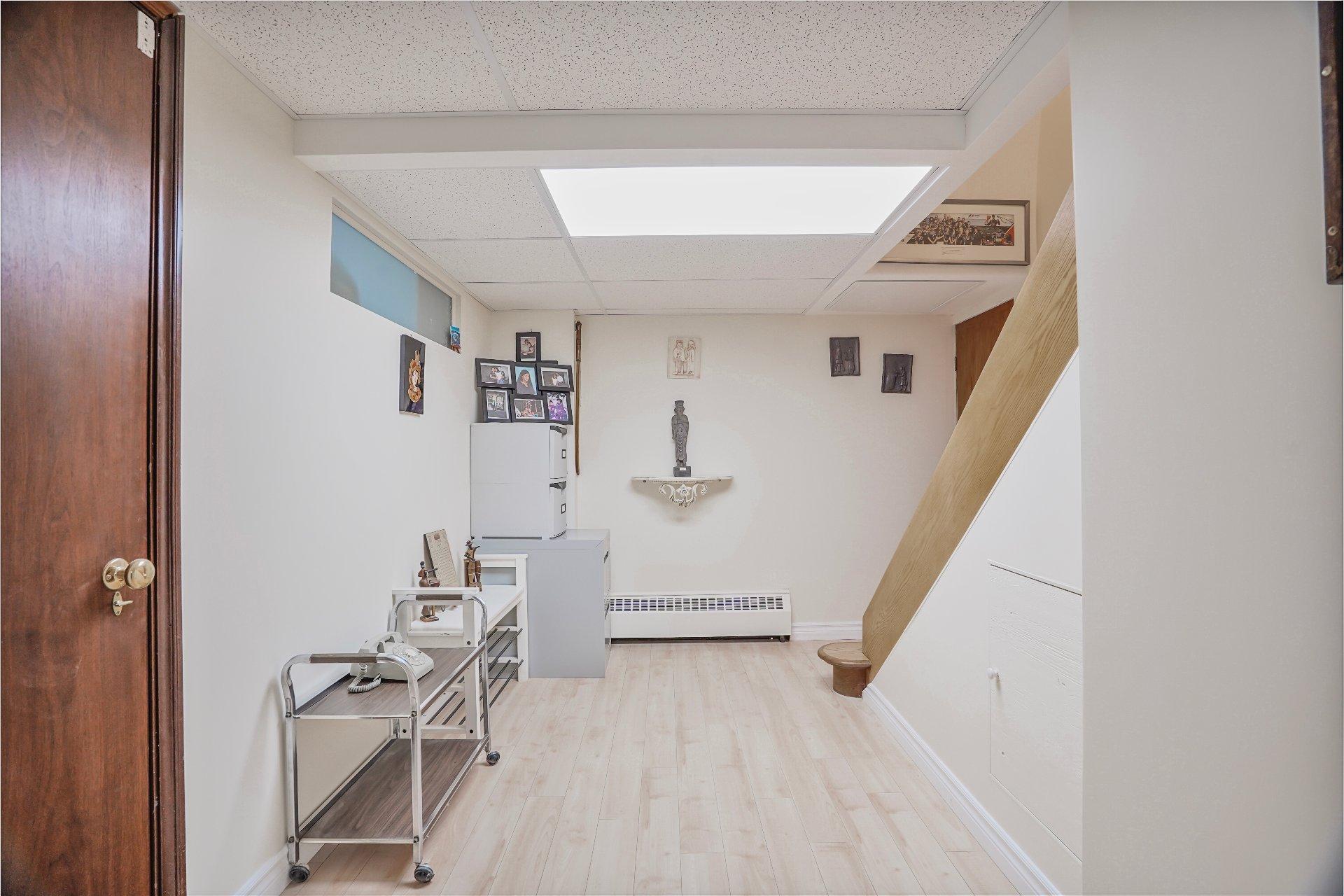 









3830

 - 3832


Rue De La Peltrie

,
Montréal (Côte-des-Neiges/Notre-Dame-de-Grâce),




QC
H3S1V3

