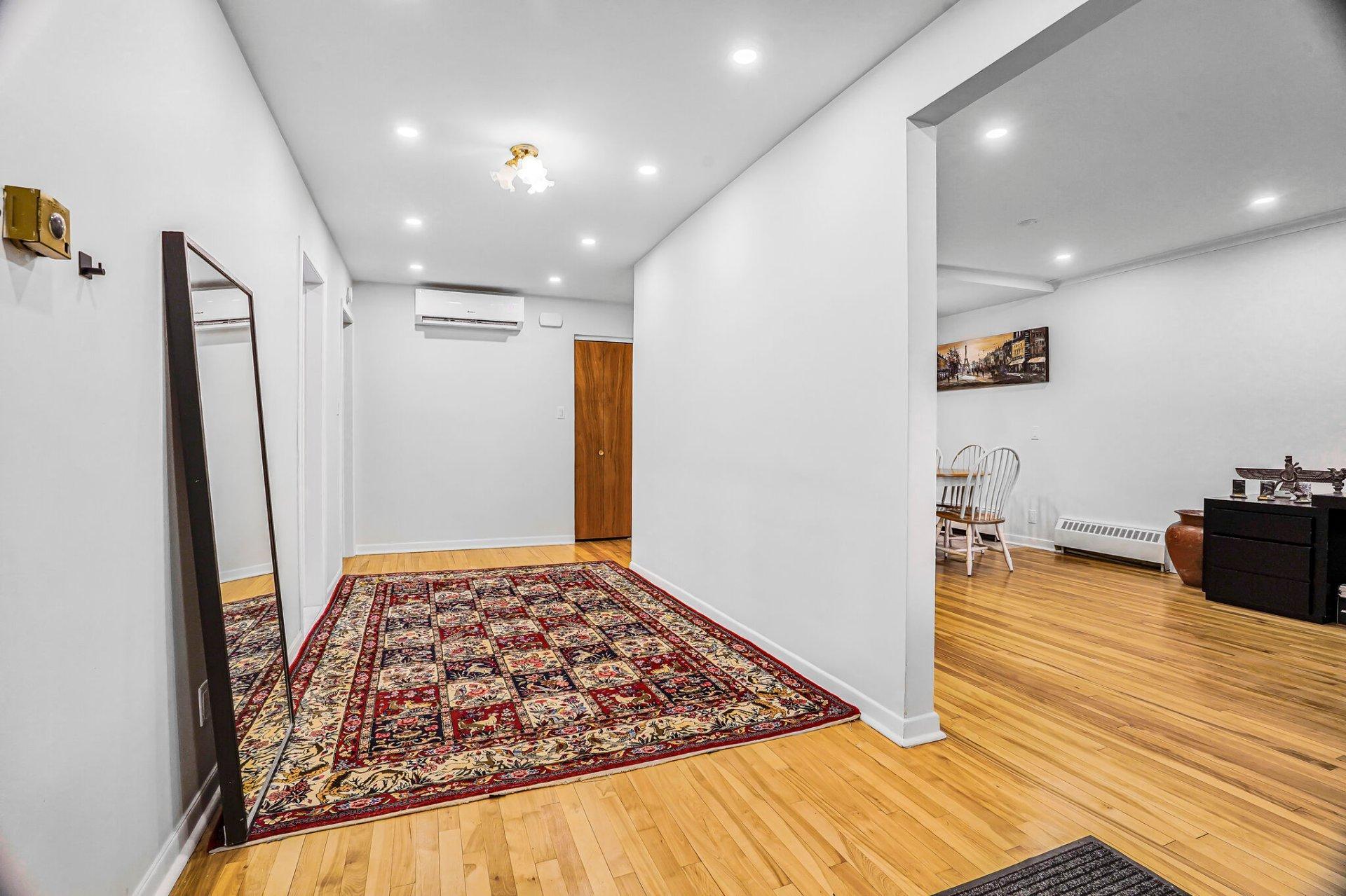 









3830

 - 3832


Rue De La Peltrie

,
Montréal (Côte-des-Neiges/Notre-Dame-de-Grâce),




QC
H3S1V3

