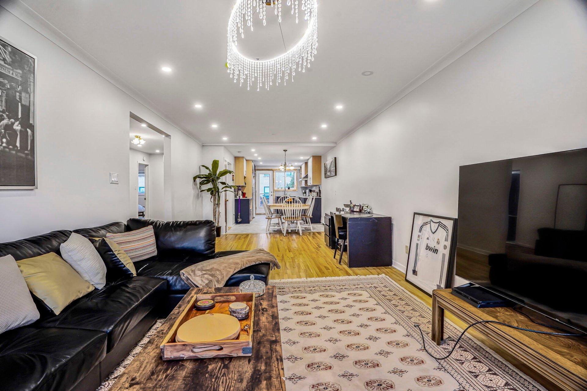 









3830

 - 3832


Rue De La Peltrie

,
Montréal (Côte-des-Neiges/Notre-Dame-de-Grâce),




QC
H3S1V3

