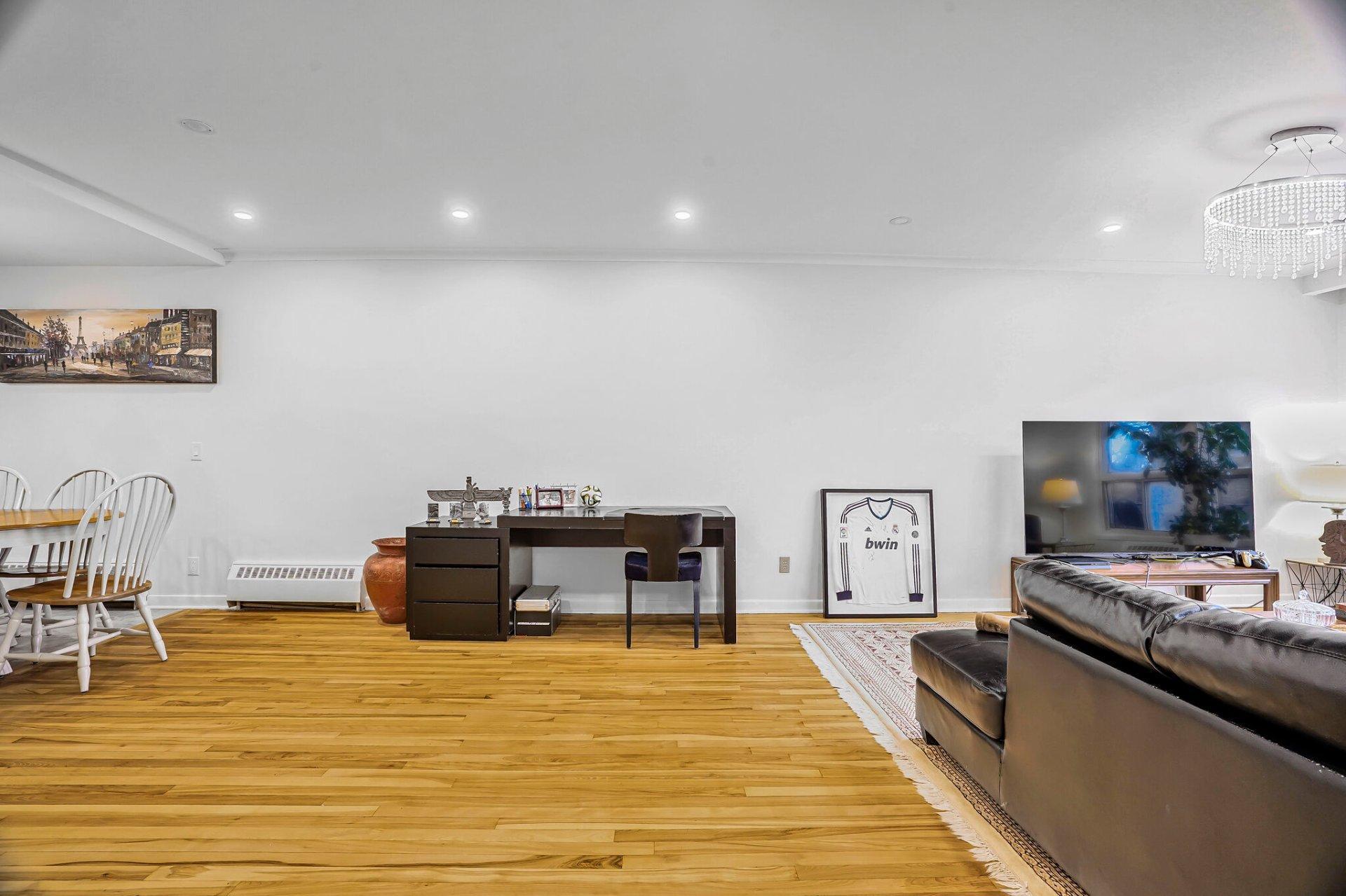 









3830

 - 3832


Rue De La Peltrie

,
Montréal (Côte-des-Neiges/Notre-Dame-de-Grâce),




QC
H3S1V3

