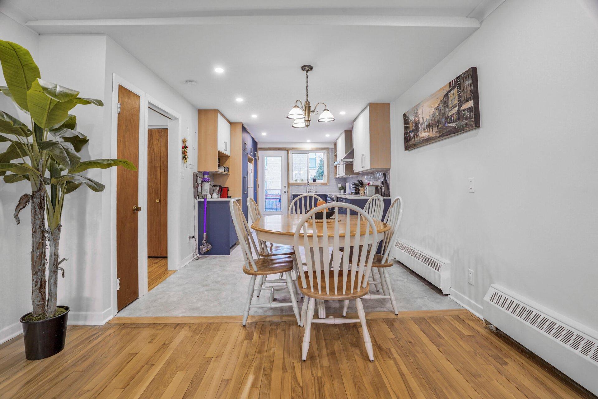 









3830

 - 3832


Rue De La Peltrie

,
Montréal (Côte-des-Neiges/Notre-Dame-de-Grâce),




QC
H3S1V3

