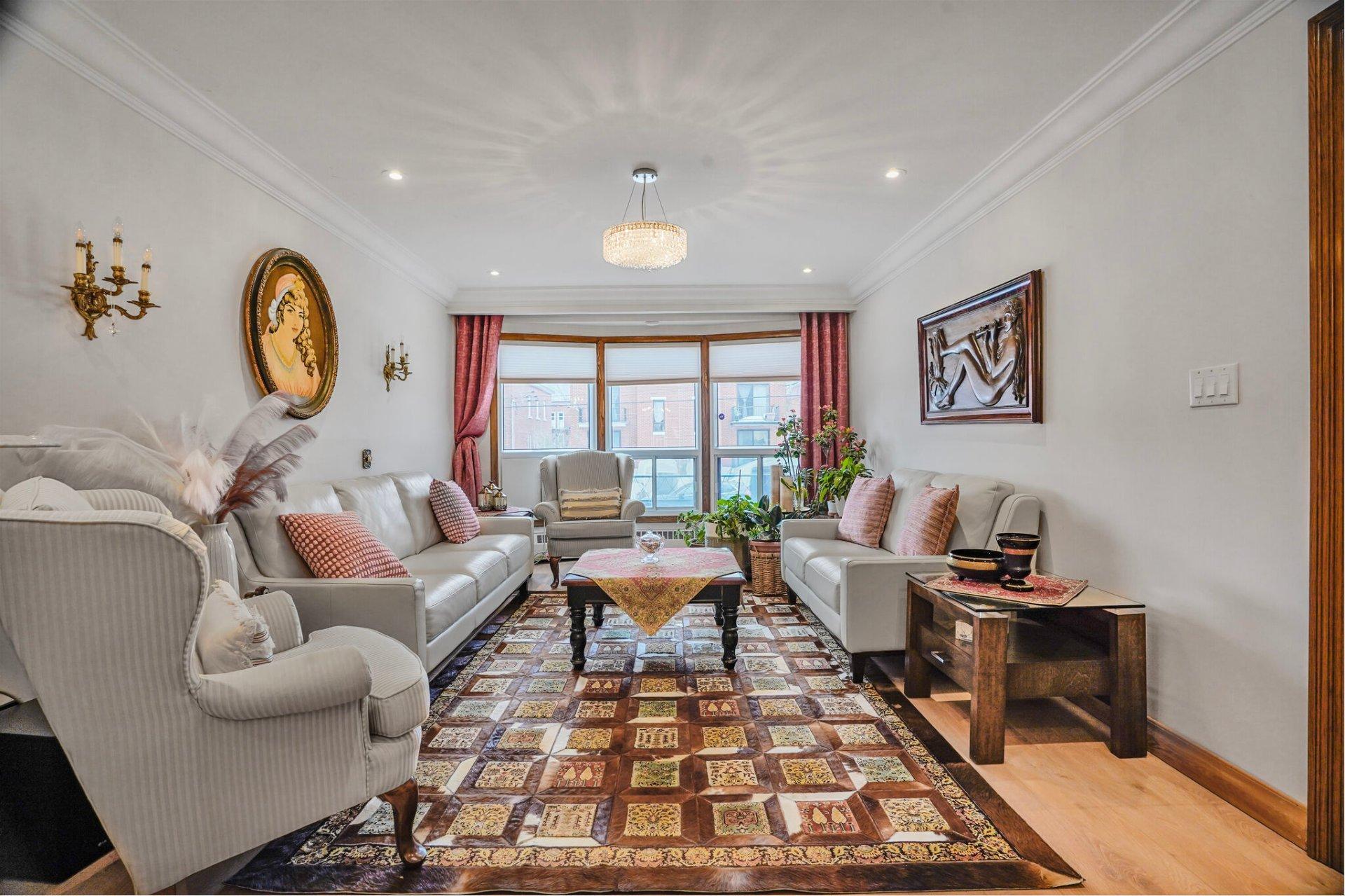 









3830

 - 3832


Rue De La Peltrie

,
Montréal (Côte-des-Neiges/Notre-Dame-de-Grâce),




QC
H3S1V3

