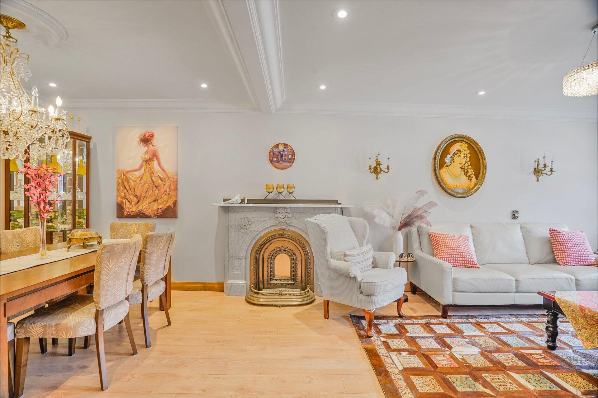 









3830

 - 3832


Rue De La Peltrie

,
Montréal (Côte-des-Neiges/Notre-Dame-de-Grâce),




QC
H3S1V3

