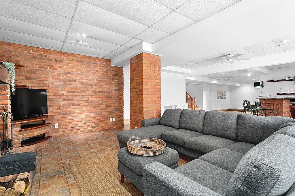 









32


Ch. Jean B. Taylor

,
L'Isle-aux-Allumettes,




QC
J0X1M0

