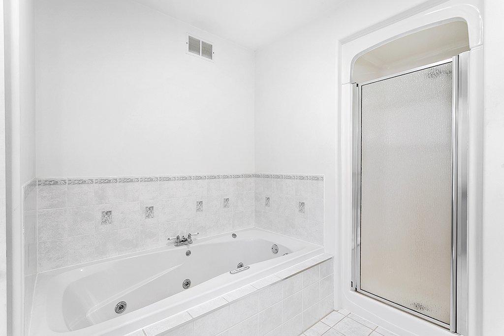 









32


Ch. Jean B. Taylor

,
L'Isle-aux-Allumettes,




QC
J0X1M0

